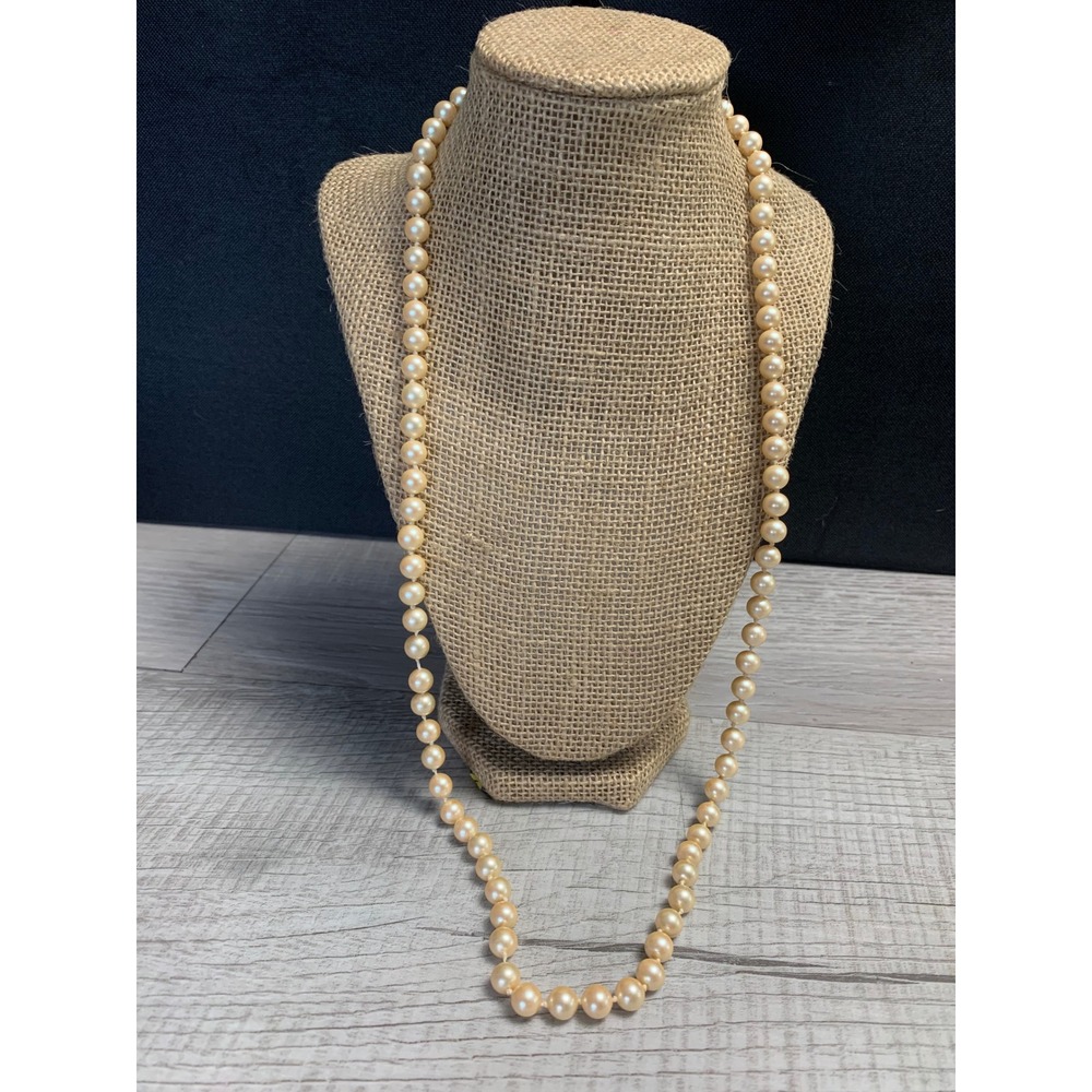 Liz Claiborne LCI Vintage Faux Pearl Necklace Gold Tone Clasp Cream 28 Inch 3451